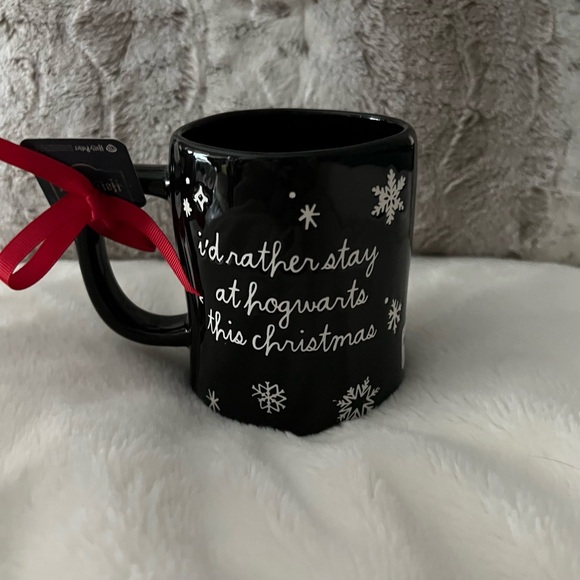 Harry Potter Hogwarts Christmas Mug NWT - Picture 4 of 4